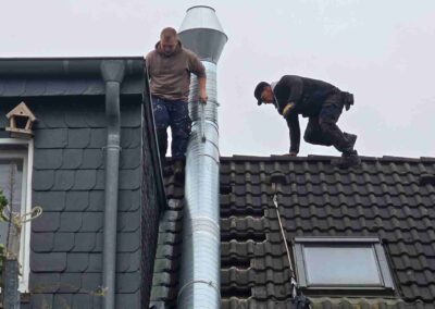 Installation eines neuen Abluftsystems – Präzision in luftiger Höhe