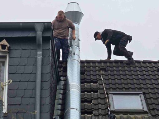 Installation eines neuen Abluftsystems – Präzision in luftiger Höhe